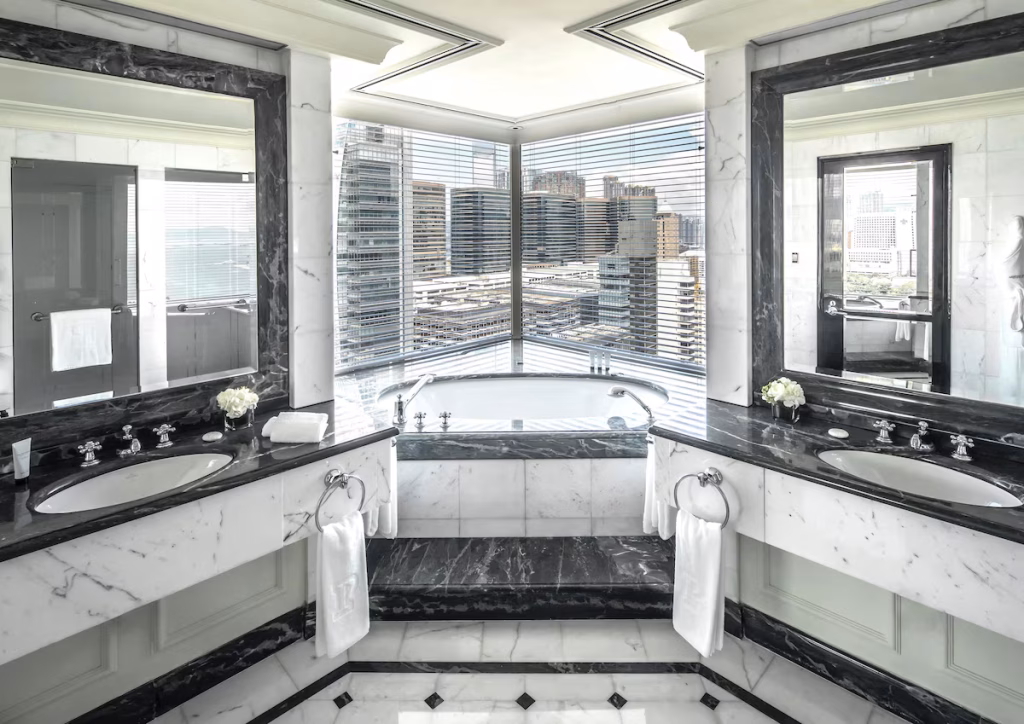 The Peninsula Hong Kong - Bathroom View